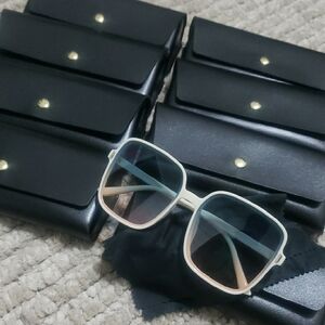 Stylish Square Sunglasses with Black Cases